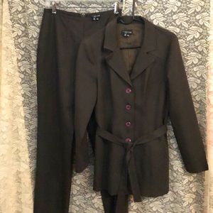 Women’s pant suit